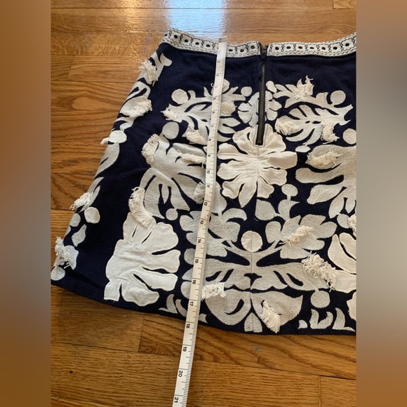 Maeve by Anthropologie Embroidered Navy and White Skirt Size 4 - Picture 2 of 4